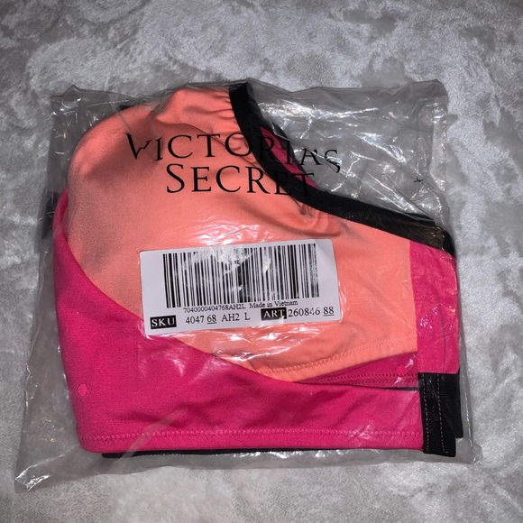 VS PINK ULTIMATE WRAP SPORTS BRA & GYM SHORTIE SET - Picture 7 of 8